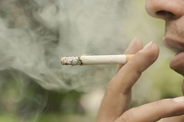 Le tabagisme est l'une des raisons du développement des varices réticulaires